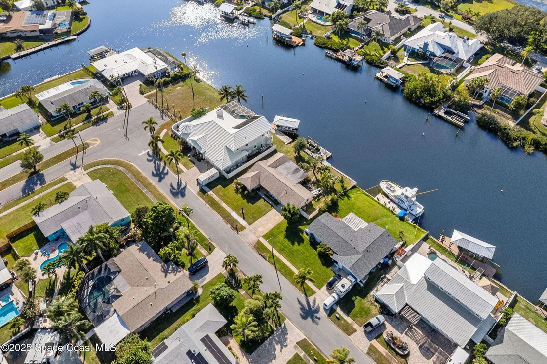 Photo of 406 Thrush Drive
