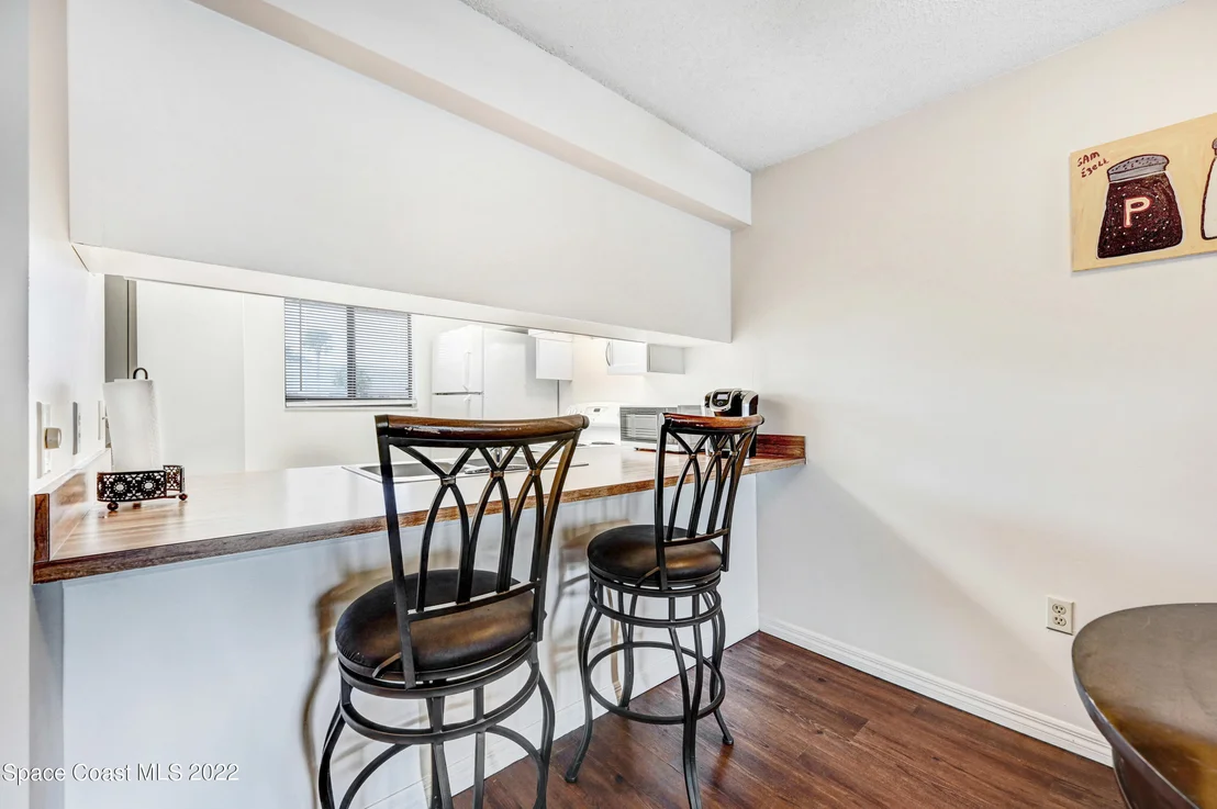 Photo of Unit 207 at 1720 Murrell Road