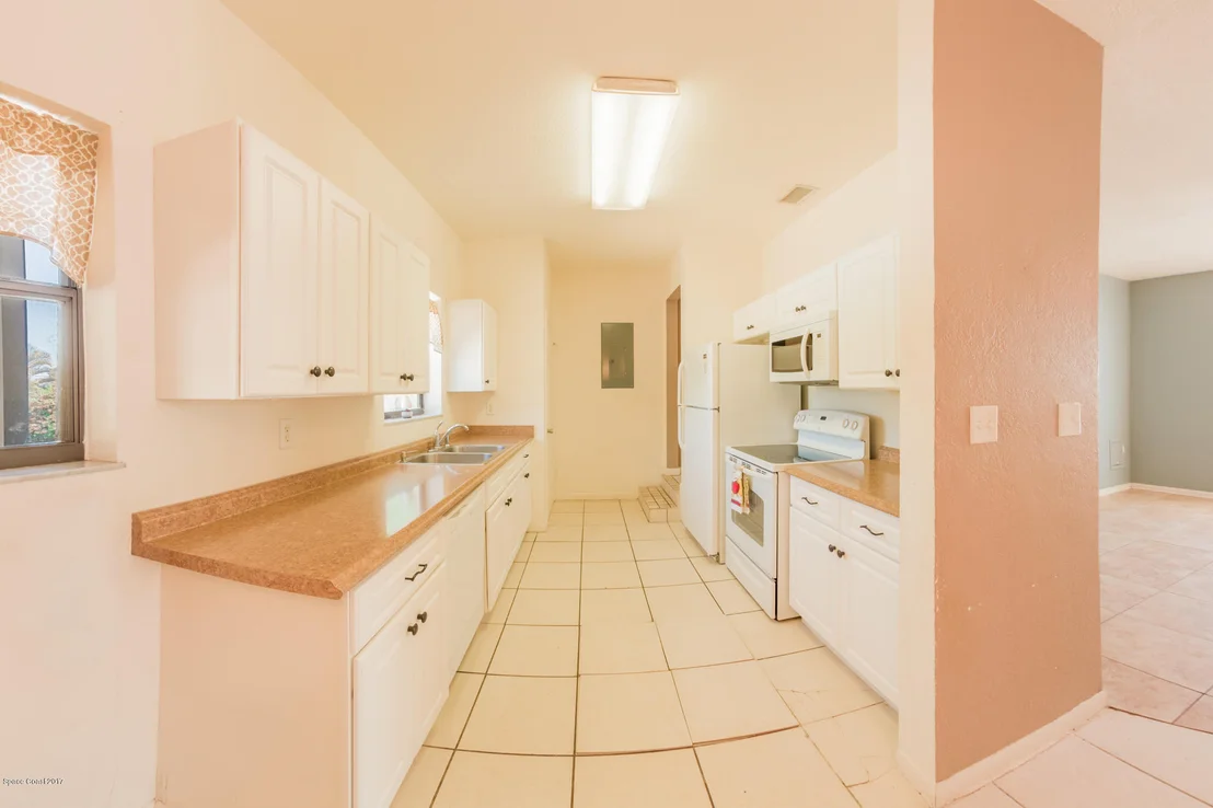 Photo of 1073 Cabot Drive NE