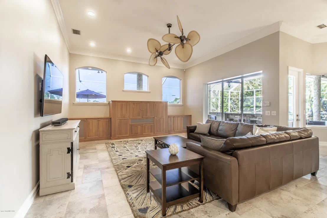 Photo of 814 Chatsworth Drive