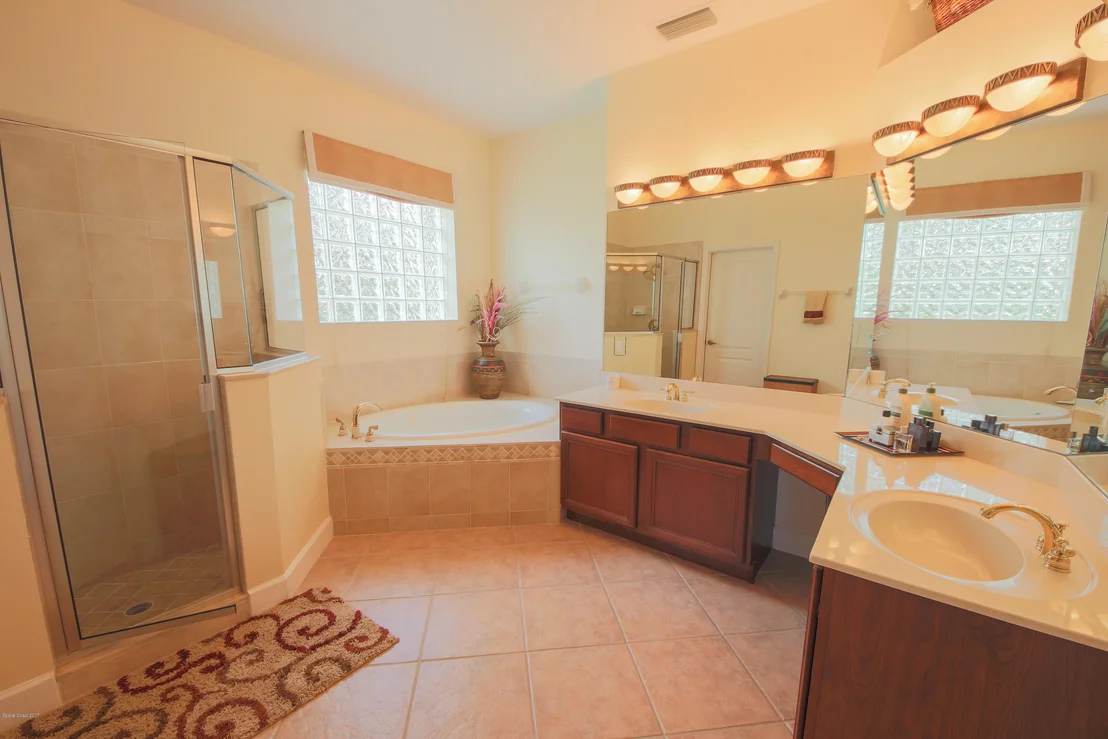 Photo of 885 Chatsworth Drive