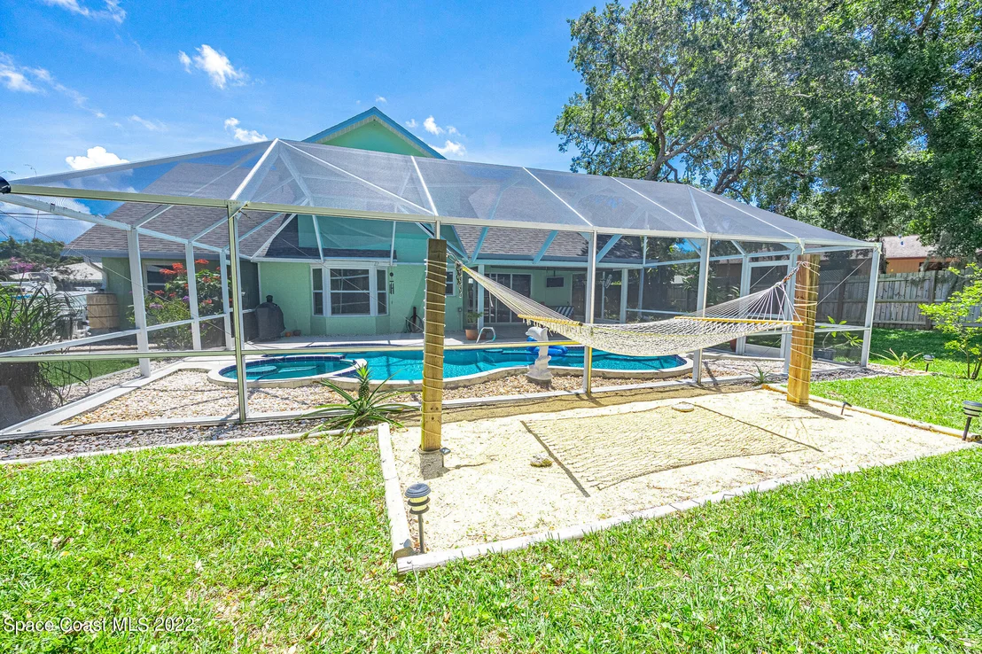 Photo of 2755 School Drive NE