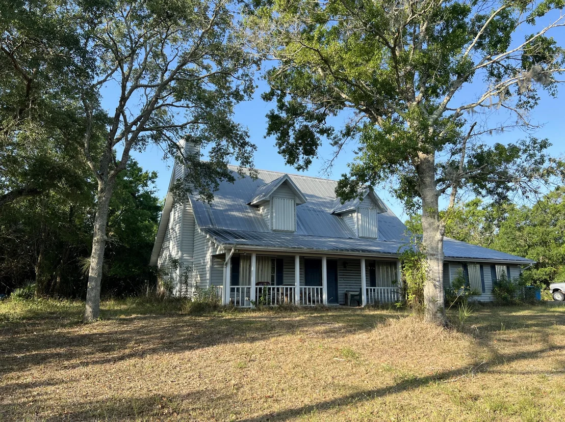 Photo of 1695 Grant Road