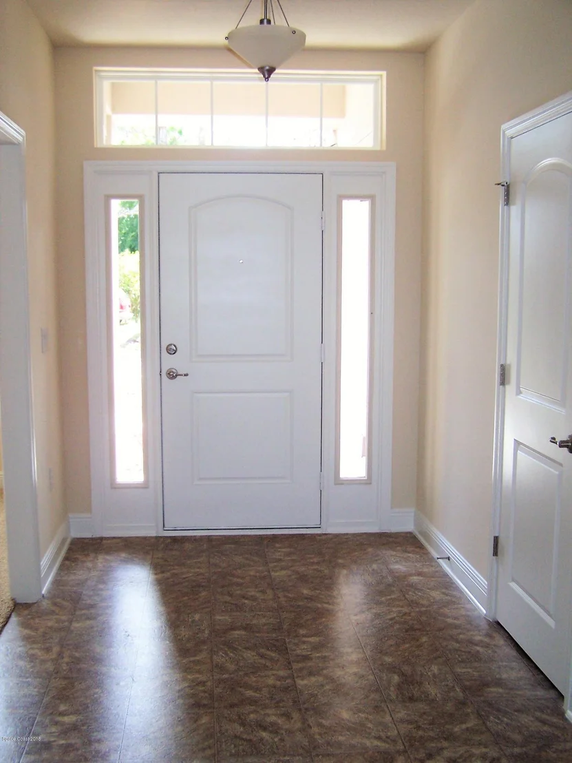 Photo of 1539 Summit Road SE