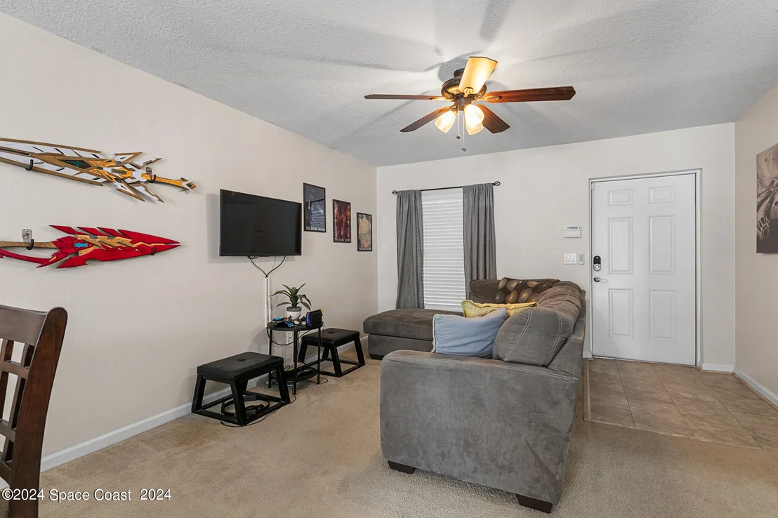Photo of Unit 103 at 890 Luminary