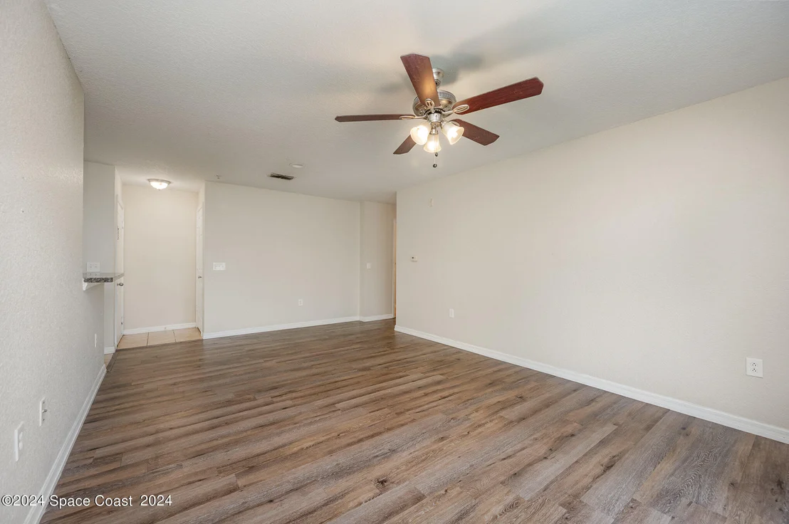 Photo of Unit 1021 at 3501 D'Avinci Way
