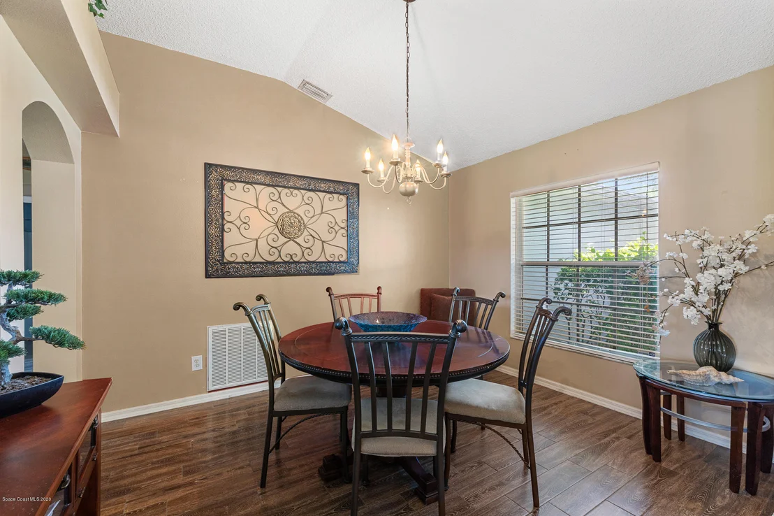 Photo of 817 Honeysuckle Drive