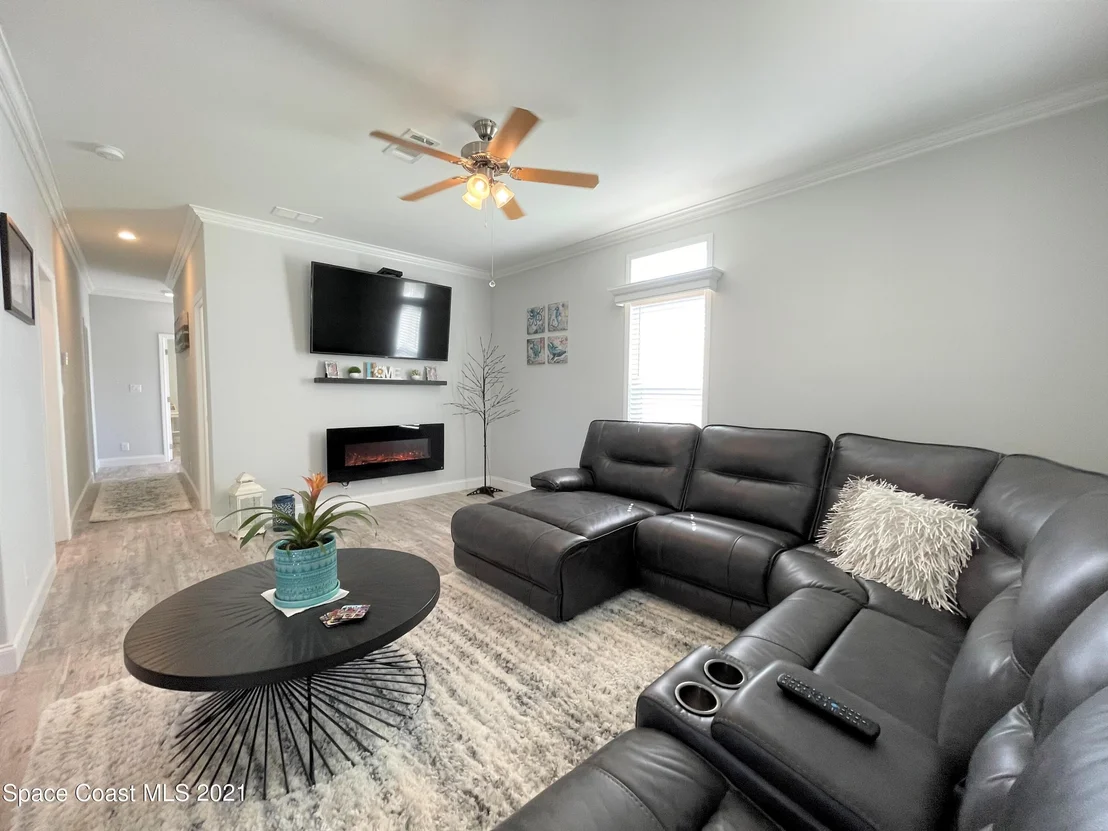 Photo of 816 Pinewood Boulevard