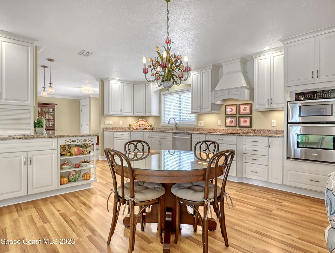Photo of 972 W Whitmire Drive