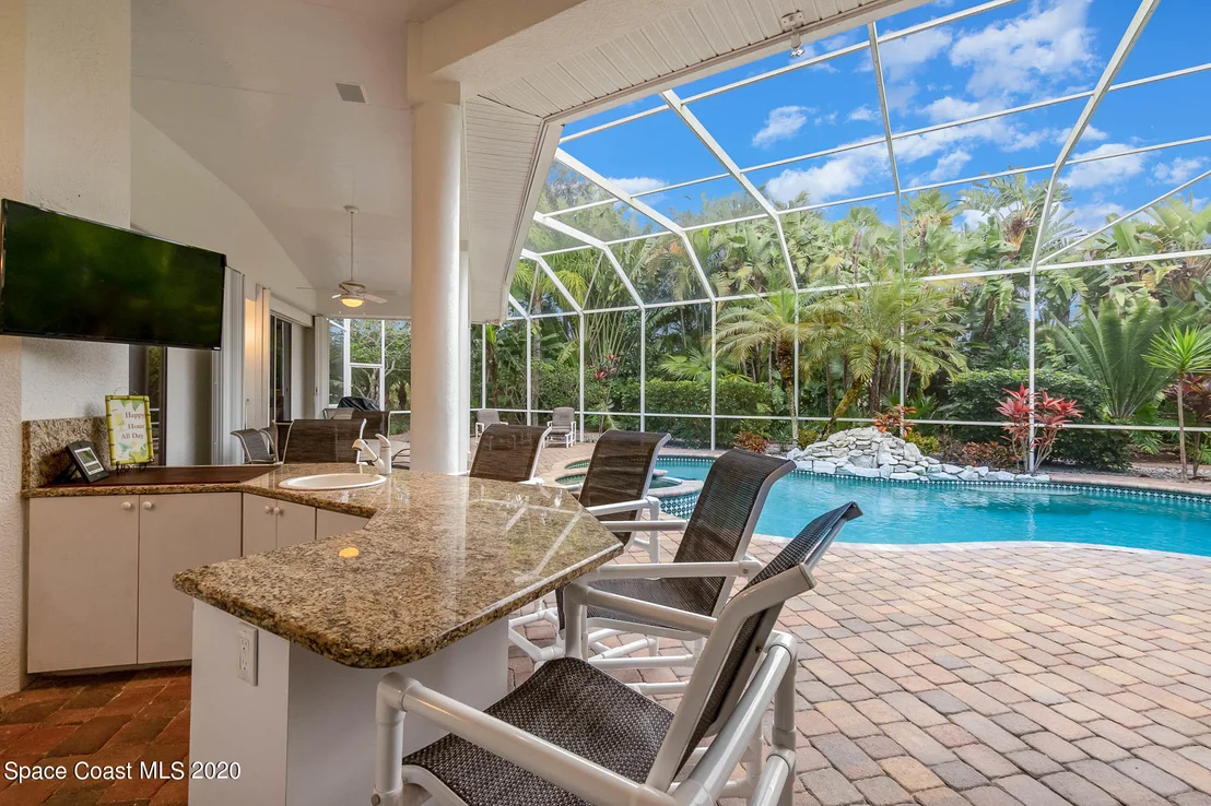 Photo of 889 Oak Park Drive