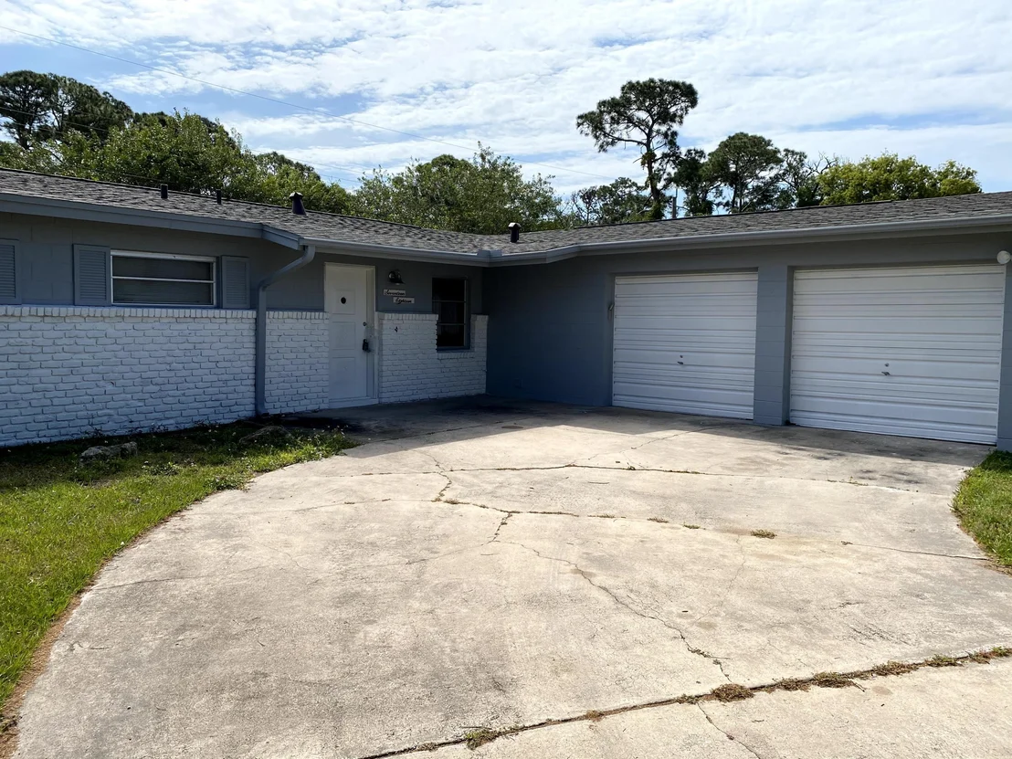 Photo of 1718 Golfview Drive