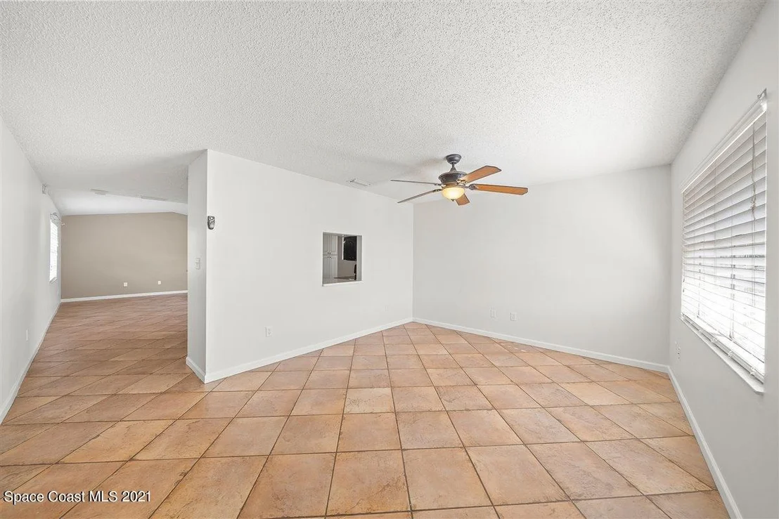 Photo of 550 Ford Circle W
