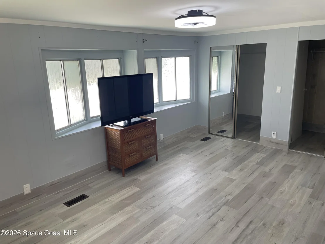 Photo of 621 Oleander Circle