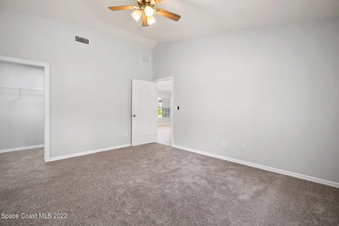 Photo of 1062 Summa Boulevard