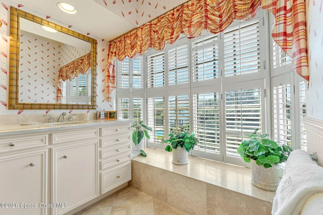 Photo of 680 Ocean Road