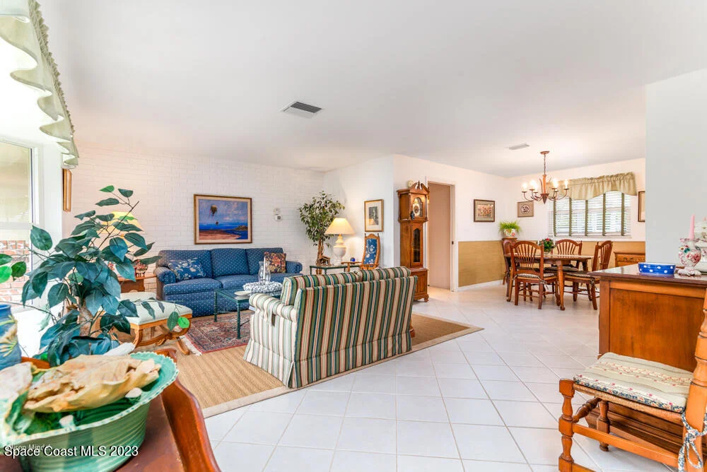 Photo of 2115 S River Road