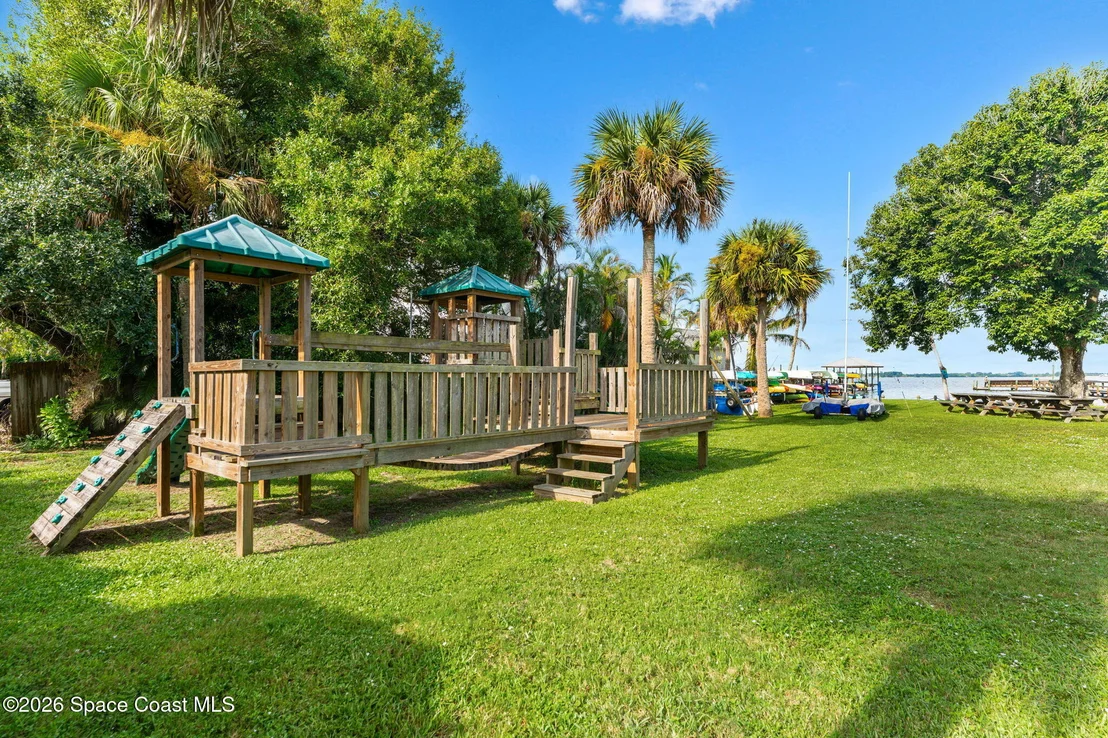 Photo of 220 Cardinal Drive