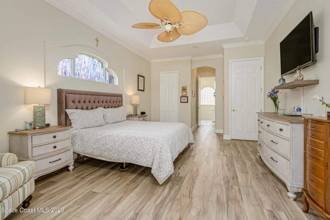 Photo of 844 Chatsworth Drive
