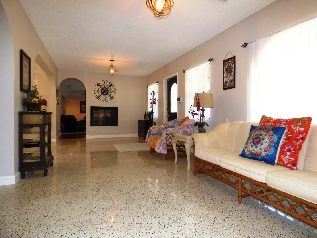 Photo of 6737 Sheridan Road