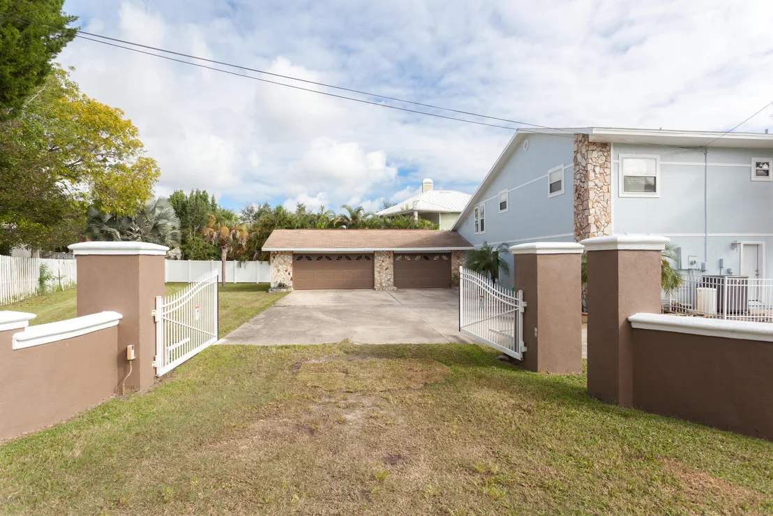 Photo of 3447 Indian River Drive N