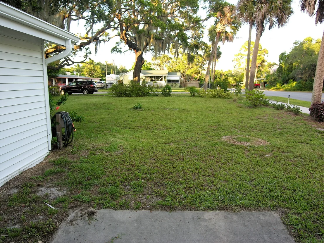 Photo of 736 Aurora Road