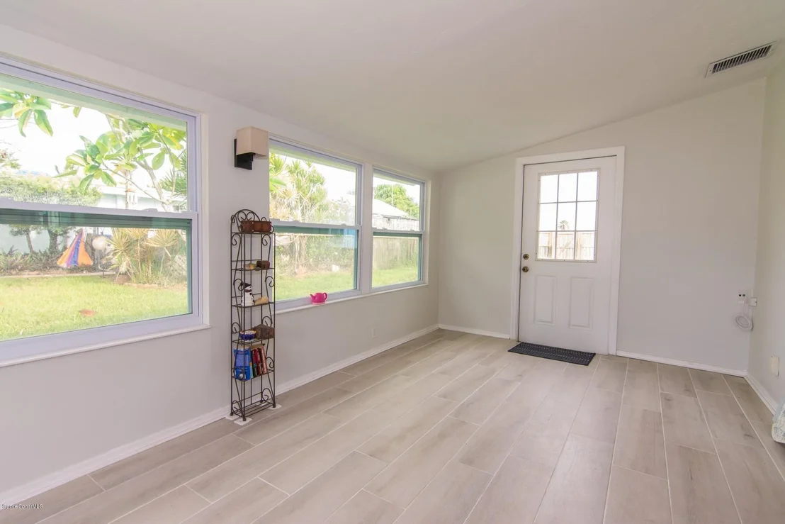 Photo of 251 Avenida Central