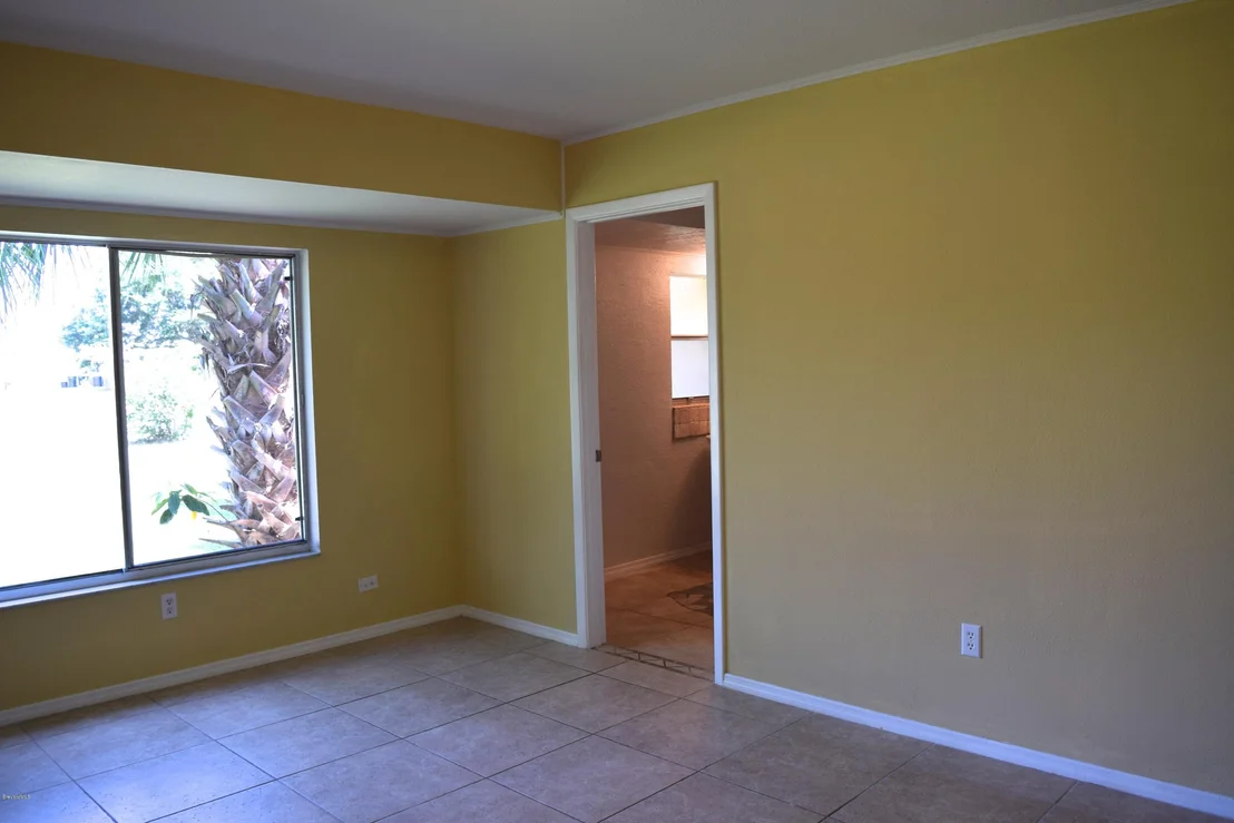 Photo of 881 Riviera Drive NE