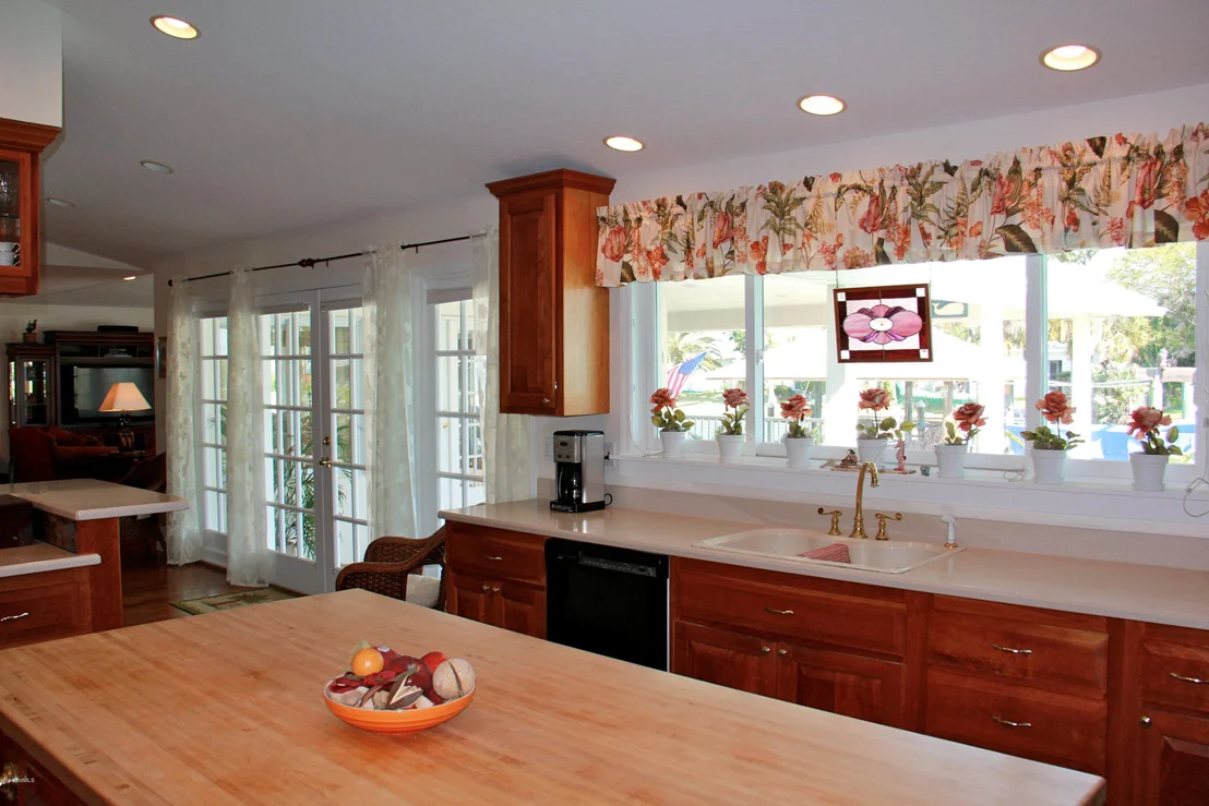 Photo of 452 Angelo Lane