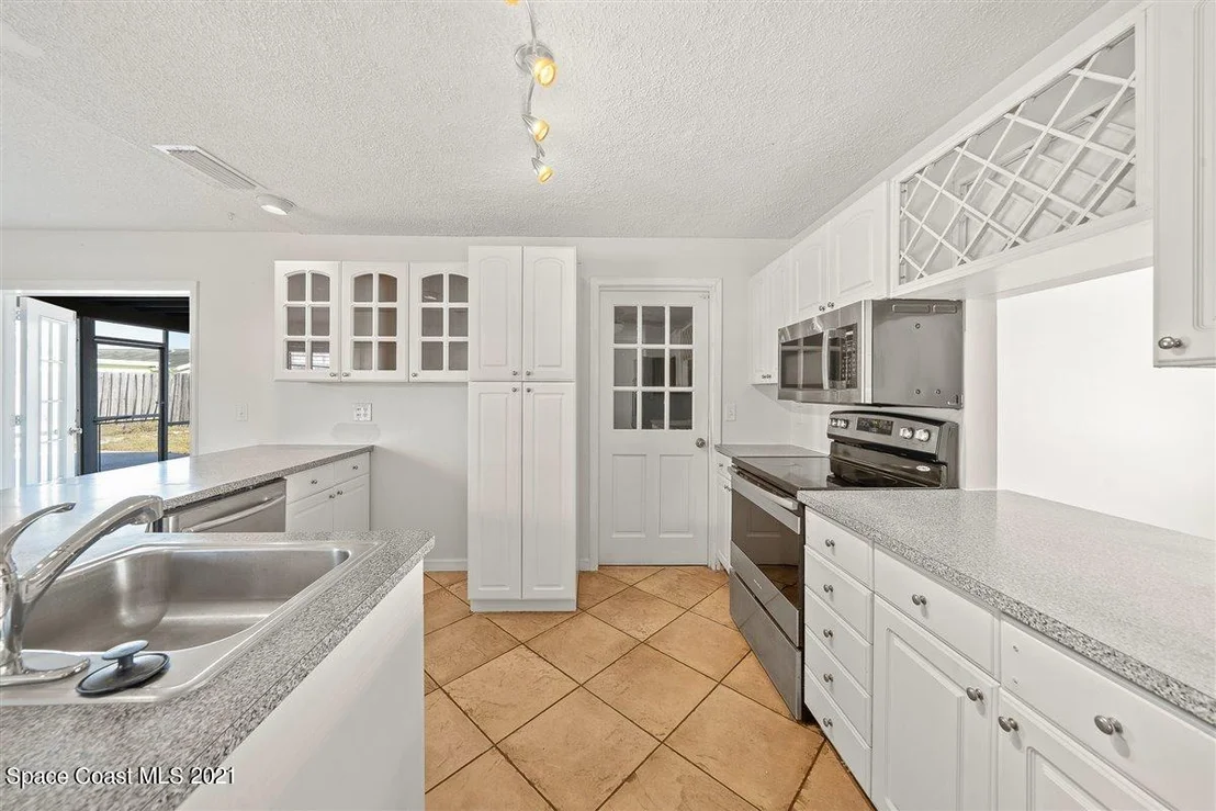 Photo of 550 Ford Circle W