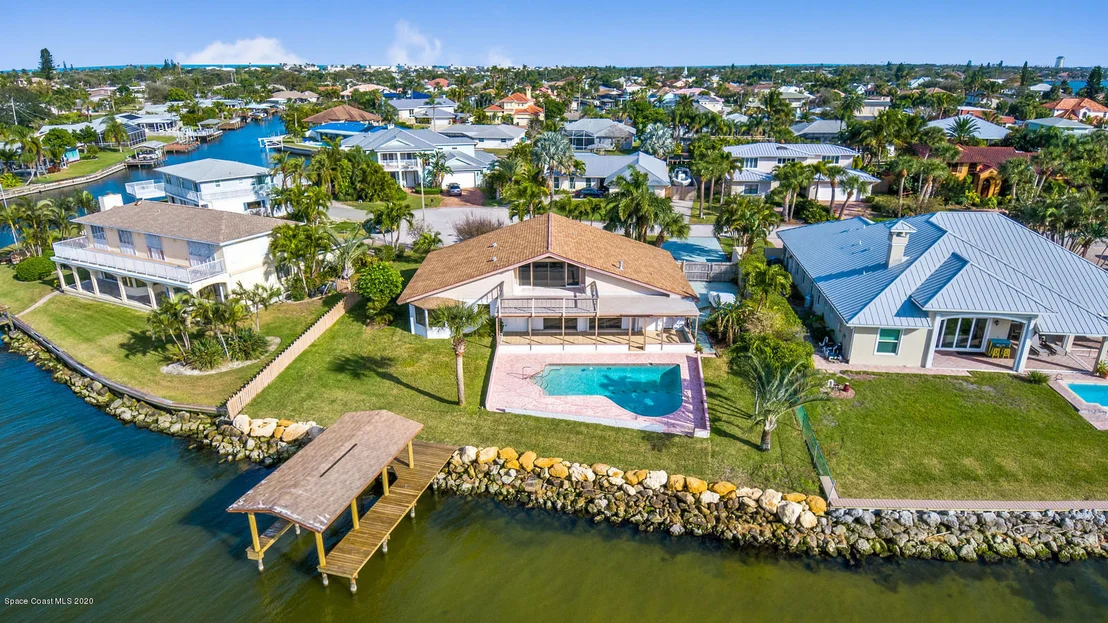 Photo of 447 Riverview Lane