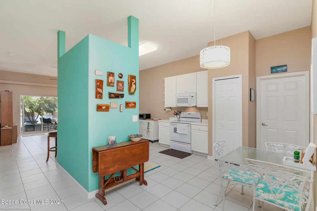 Photo of 829 Tavernier Circle NE