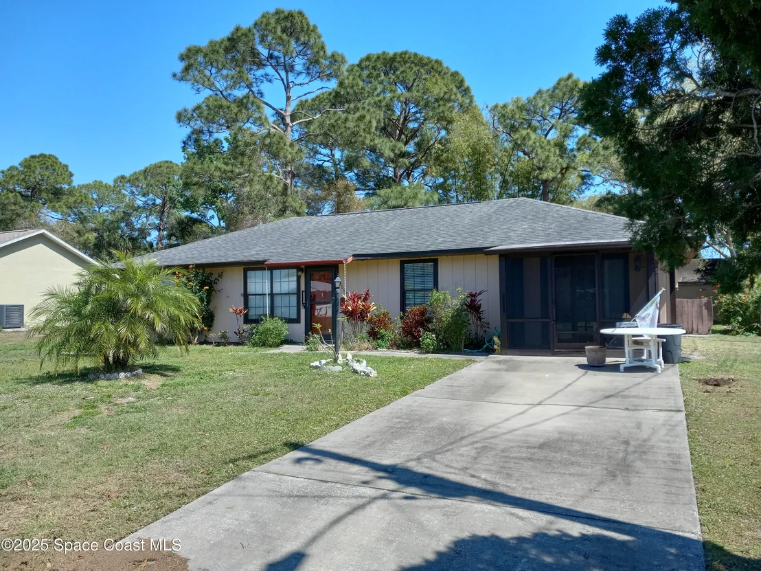 Photo of 5685 Jamaica Road