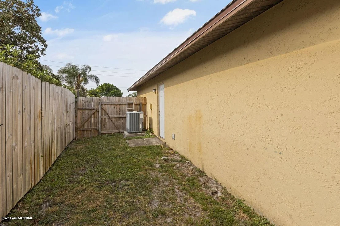 Photo of 823 Levitt Parkway