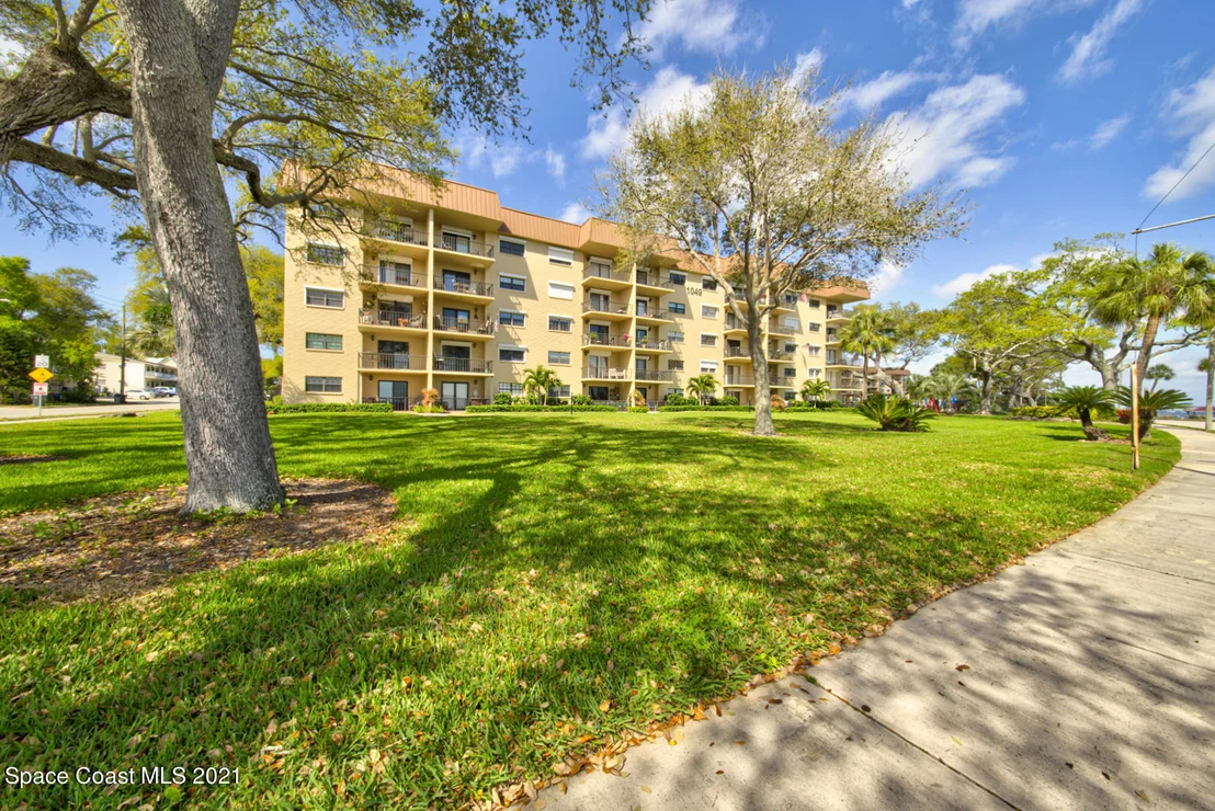 Photo of Unit B205 at 1049 Rockledge Drive
