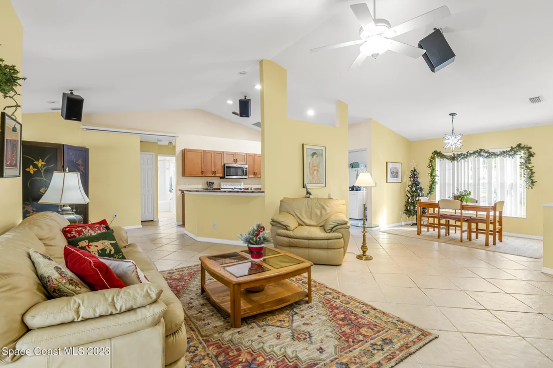 Photo of 1020 Meadowbrook Road NE