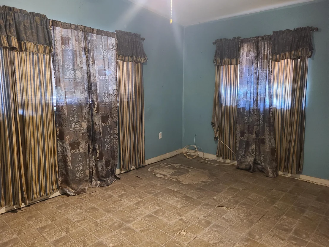 Photo of 819 W Highland Drive