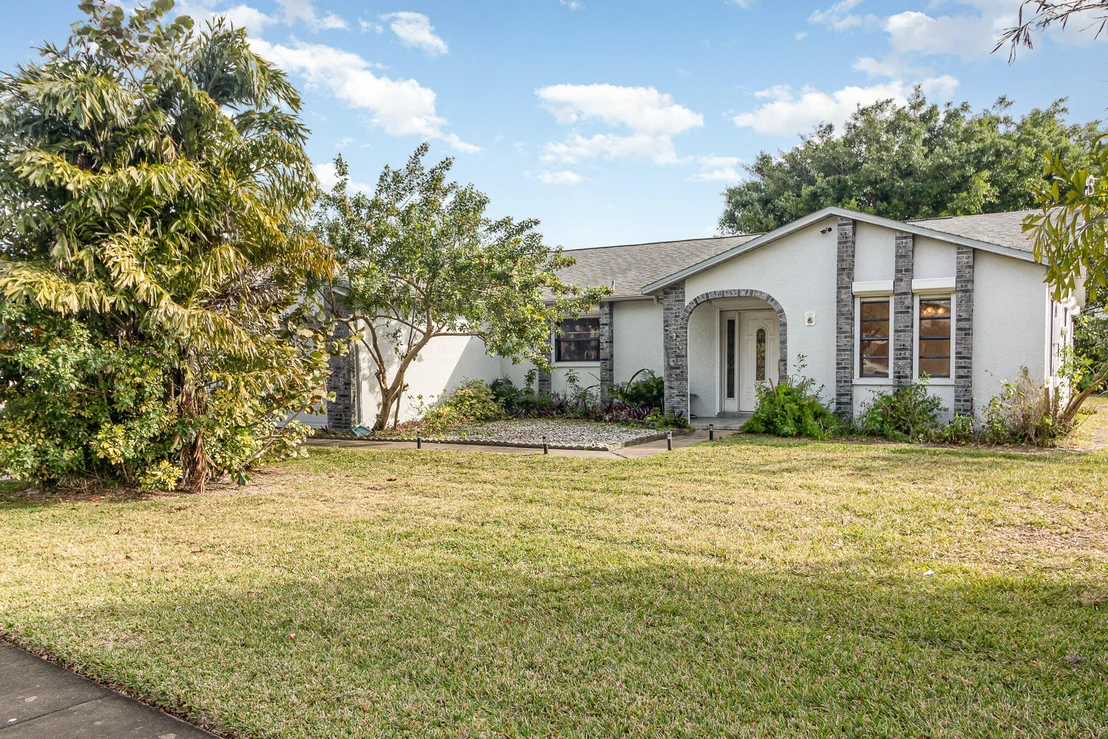 Photo of 137 Cinnamon Lake Circle