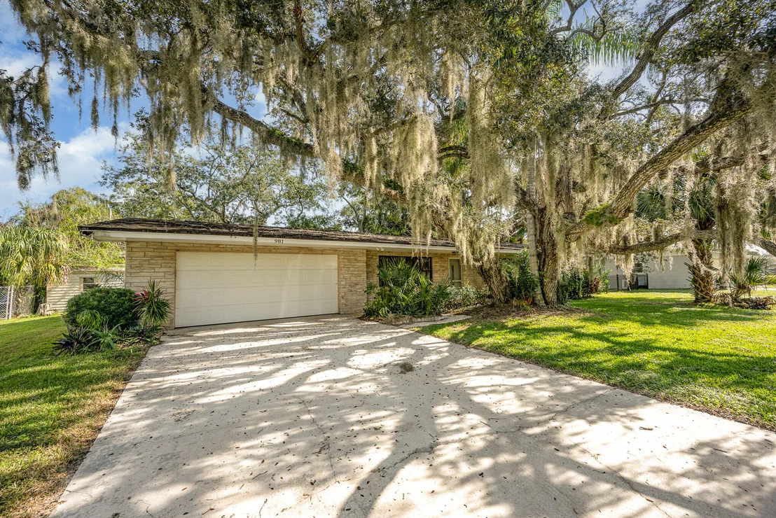 Photo of 981 Lytton Road