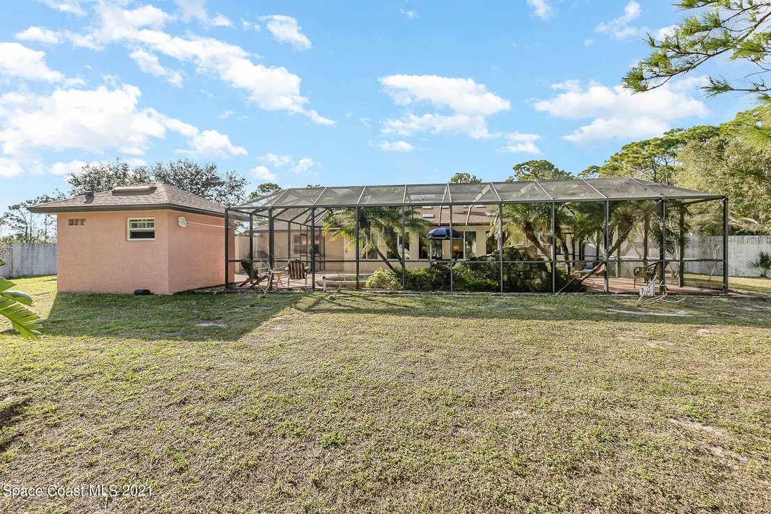 Photo of 2555 Macdonald Lane