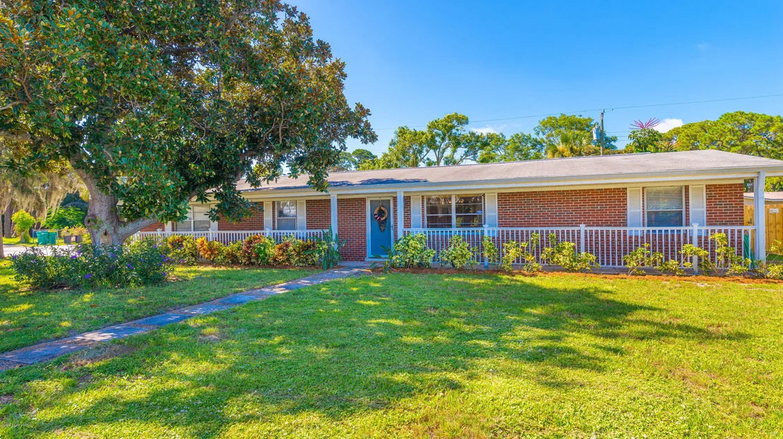 Photo of 385 Pine Boulevard