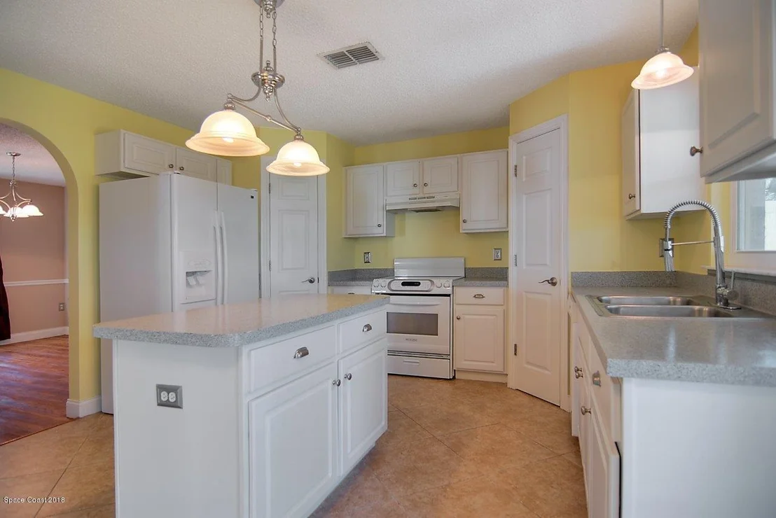 Photo of 1126 White Oak Circle