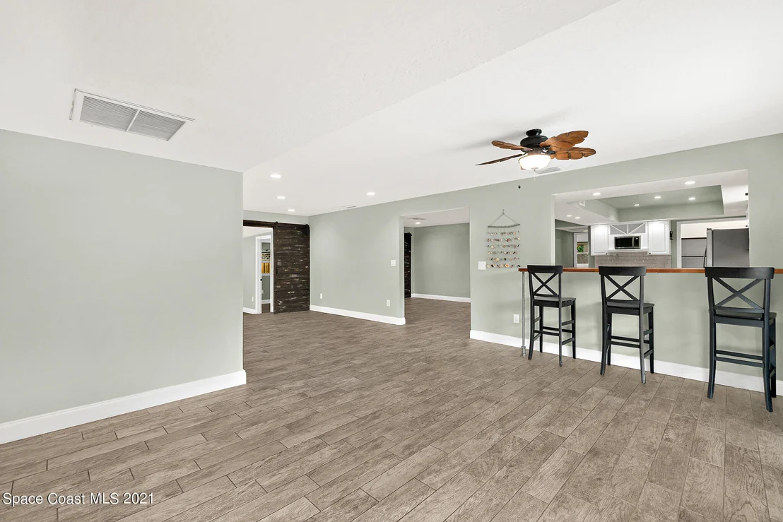 Photo of 555 Bahama Drive