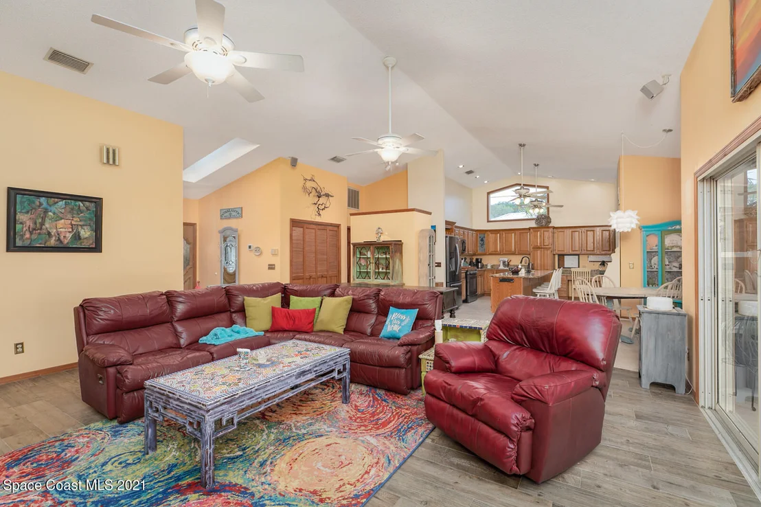 Photo of 654 Hummingbird Drive
