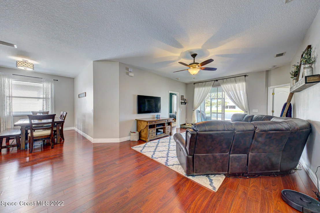 Photo of 1482 Hemingway Boulevard
