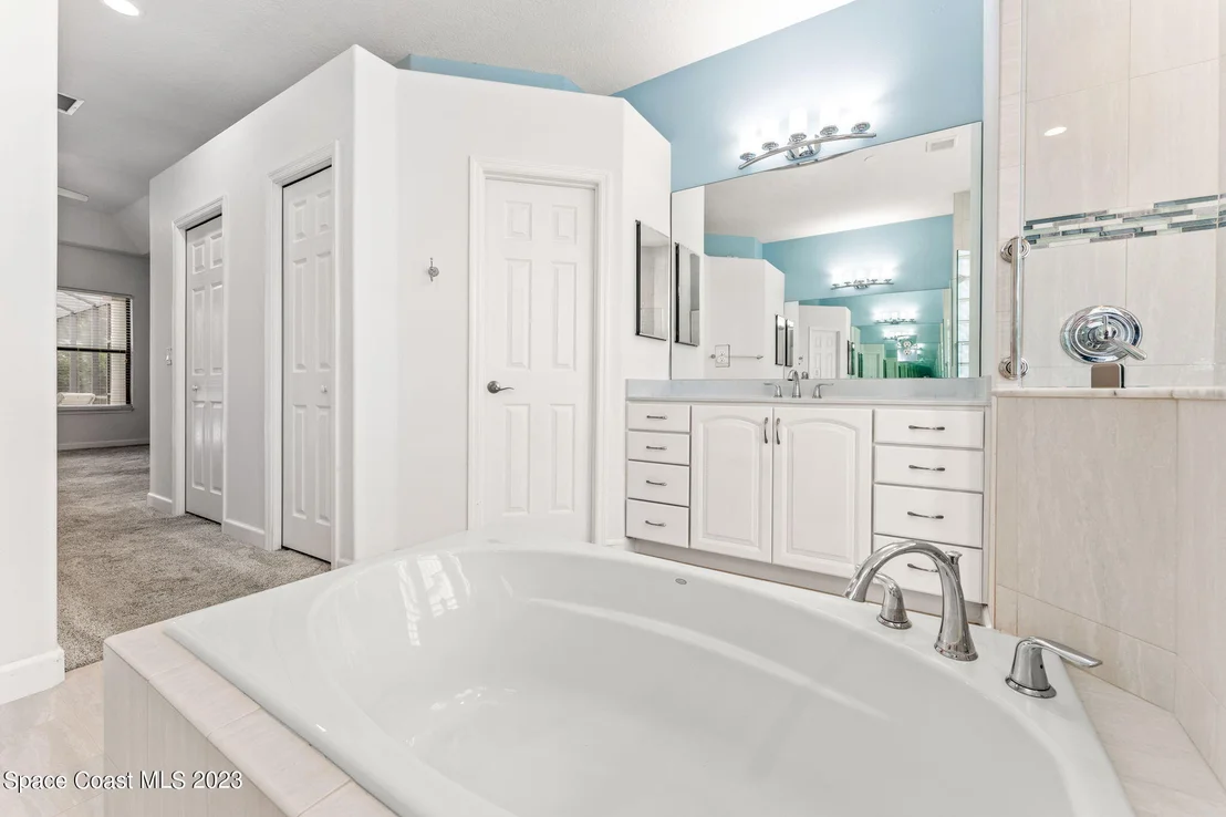 Photo of 423 Flanders Drive