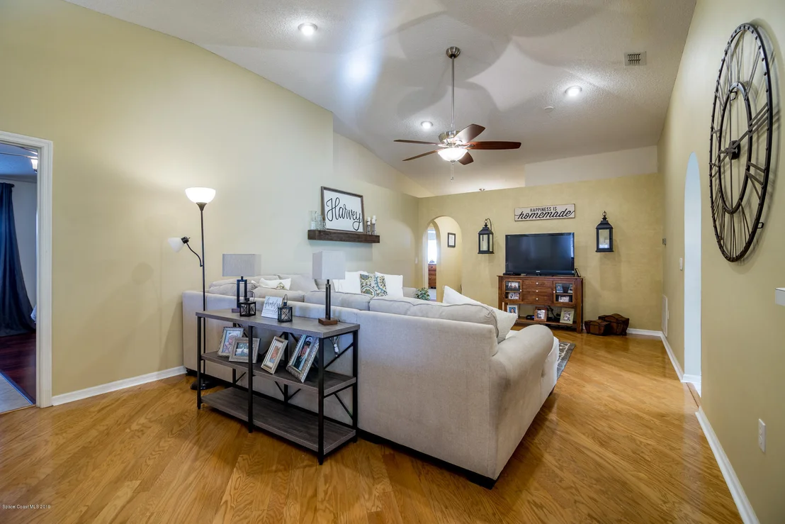 Photo of 1174 White Oak Circle