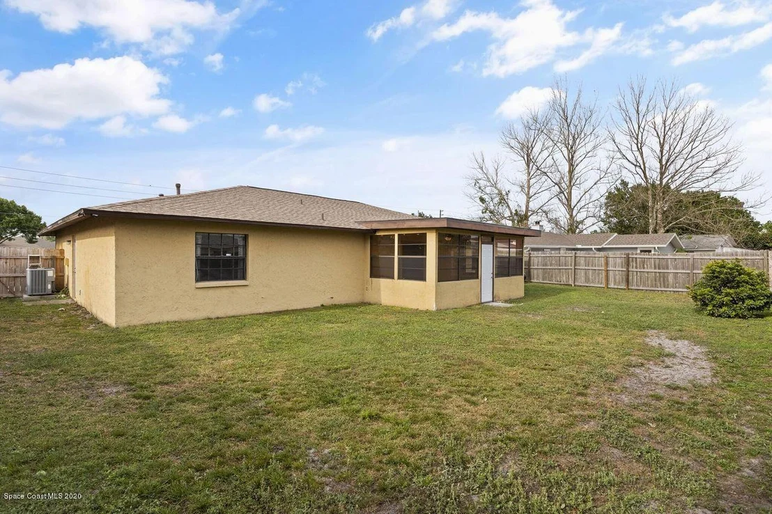 Photo of 823 Levitt Parkway