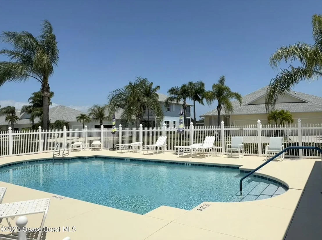 Photo of 1076 Eleuthera Drive NE