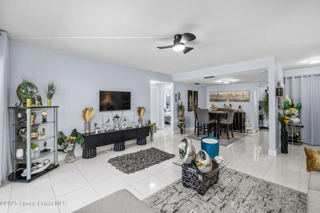Photo of Unit 4H at 2500 Eagle Drive