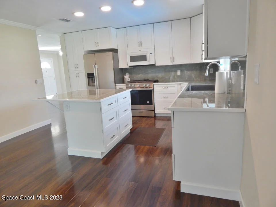 Photo of 780 Pebble Beach Avenue NE
